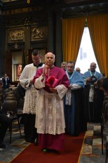 Entrée du Pontife, S.Exc.R. Monseigneur Salvatore Cordileone, archevêque de San Francisco.