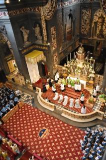 Le Pontife prononce les paroles sacramentelles