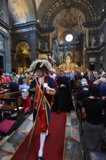 Sortie du Pontife et du clergé