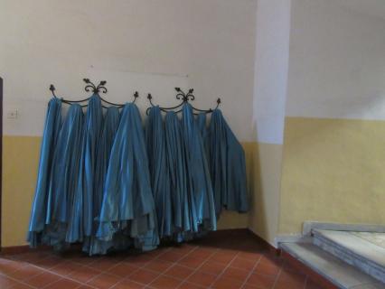 Manteau choral des s&oelig;urs à la sacristie