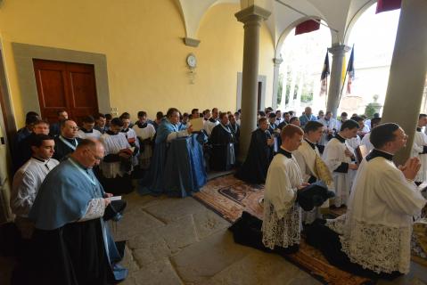 Prière à saint Joseph pour l&rsquo;Église, le Pape, les évêques, les prêtres et les fidèles, et demande de protection plus spéciale sur l&rsquo;Institut