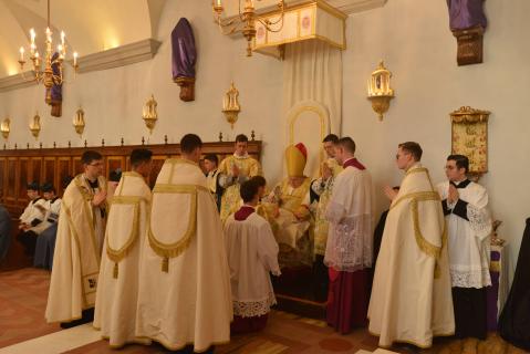 Le Sous-Diacre demande la bénédiction après le chant de l&rsquo;Épître