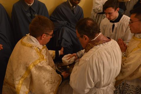 Lavement des pieds de 13 séminaristes de Première Année