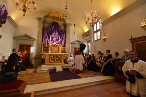 ♪ <i>Venite adoremus</i>