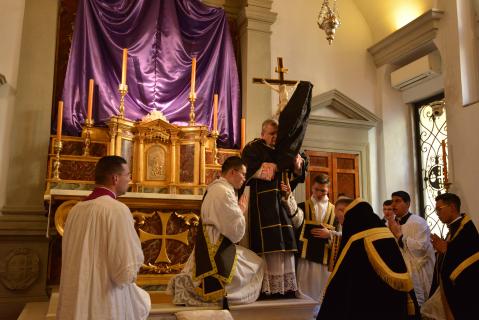 ♪ <i>Venite adoremus</i>