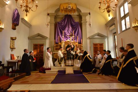 ♪ <i>Venite adoremus</i>