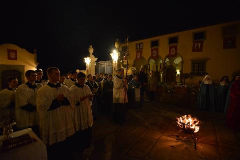 Le Clergé se rend à la chapelle