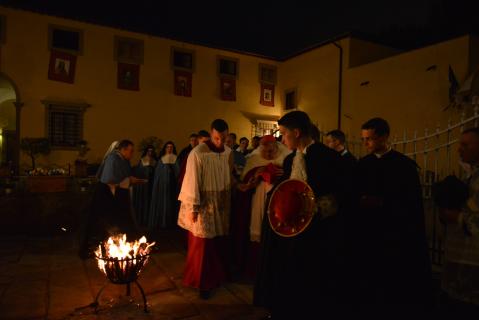 Le Clergé se rend à la chapelle