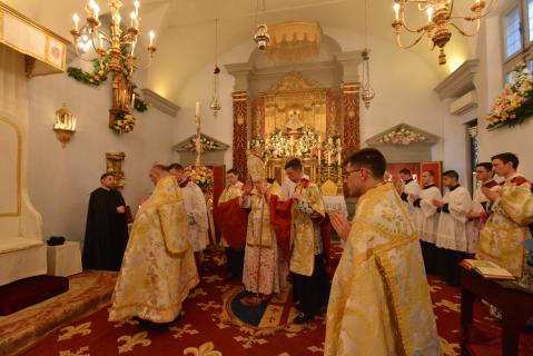 Le Pontife retourne au trône