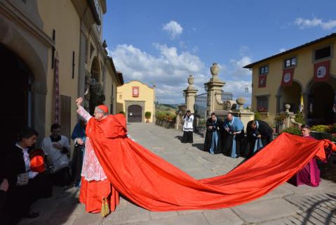 Aspersion par S.E.R. le Cardinal Burke