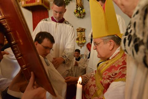 Imposition du surplis au nouveau clerc