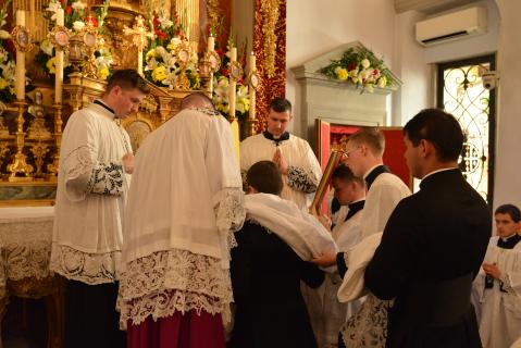 Imposition du surplis au nouveau clerc