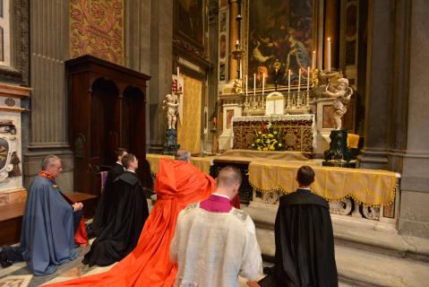 Le Pontife se recueille quelques instants à l&rsquo;autel du Saint-Sacrement