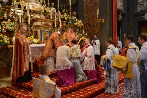 Impositions de l&rsquo;étole et de la chasuble