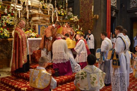 Impositions de l&rsquo;étole et de la chasuble