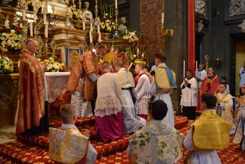 Impositions de l&rsquo;étole et de la chasuble