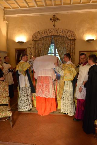 Habillement du Pontife