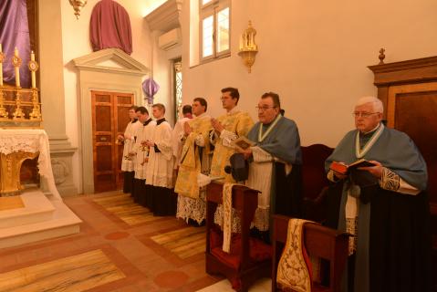 Les cloches sont sonnées au <i>Gloria</i> avant de se taire jusqu&rsquo;à la Vigile de Pâques