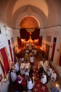Le Saint-Sacrement est mis au sépulcre
