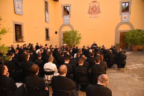 Conférence de M<sup>gr</sup> le Prieur Général
