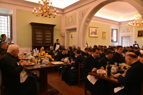 Repas en silence avec lecture