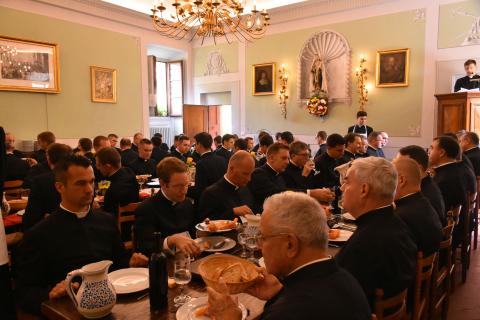 Repas en silence avec lecture