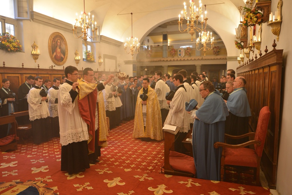 Encensement de Mgr le Prieur Général