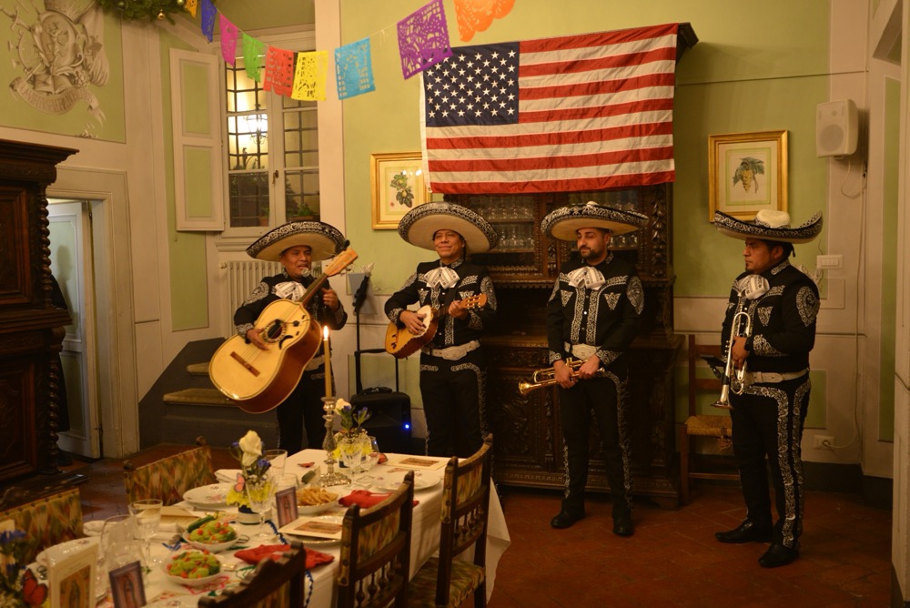 Ch&oelig;ur traditionnel mexicain de « Mariachi » : amis de l&rsquo;Institut, venus de Milan pour la fête