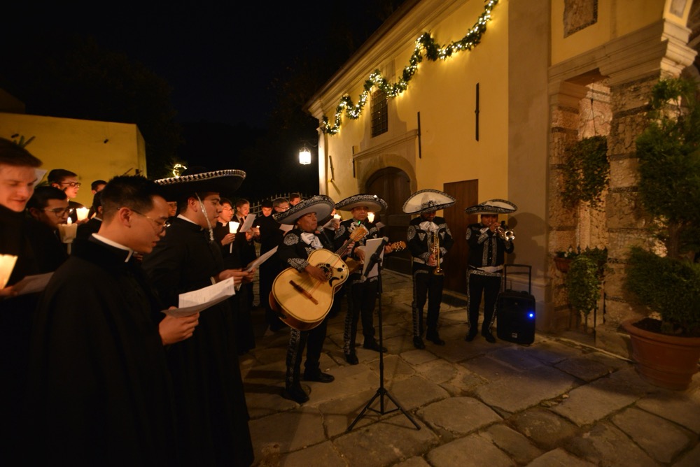 Chant des chansons traditionelles mexicaines en honneur de la <i>Virgen de Guadalupe</i> 