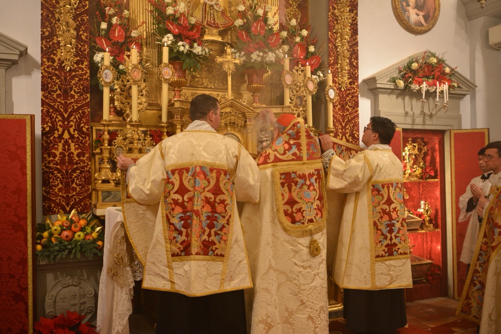 Encensement de la croix
