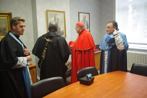 Le Cardinal et Mgr Wach visitent l&rsquo;école
