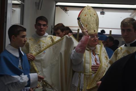 Le Cardinal bénit les salles de classe