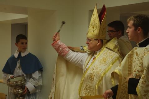 Le Cardinal bénit les salles de classe