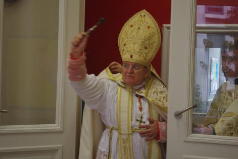 Le Cardinal bénit les salles de classe