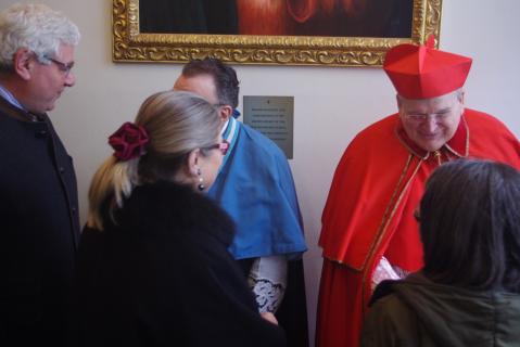 Le Cardinal salue les familles et les élèves 