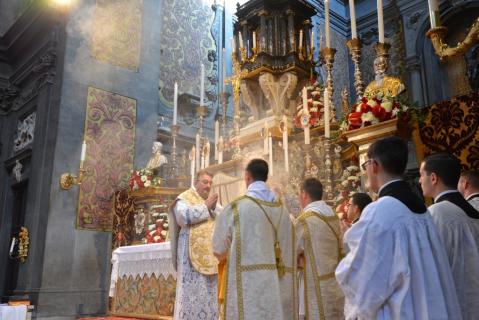 Encensement du célébrant, Mgr Wach, Prieur Général