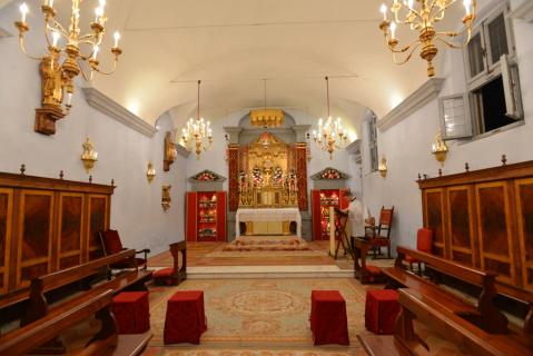 La chapelle de l&rsquo;Immaculée-Conception au séminaire de Gricigliano, illuminée avant l&rsquo;Office des deuxièmes Vêpres
