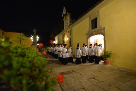 Procession de sortie vers la salle du Chapitre