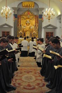 La Neuvaine se conclut par un Salut du Saint Sacrement