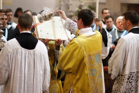 Encensement de lÉvangéliaire