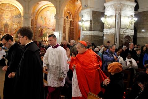 Entrée du Cardinal dans la basilique