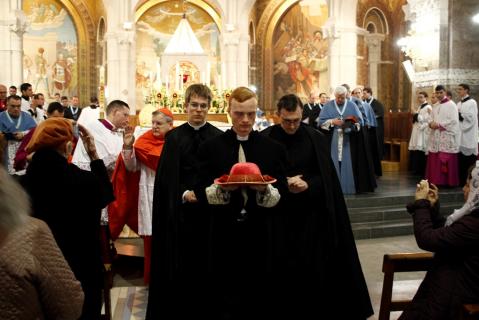 Sortie du Cardinal