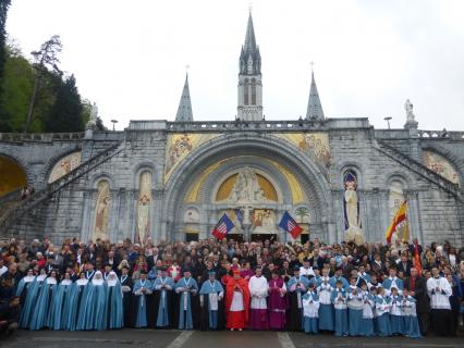 Photo-souvenir sur l&rsquo;esplanade de la basilique
