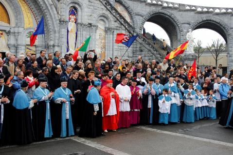 Photo-souvenir sur l&rsquo;esplanade de la basilique