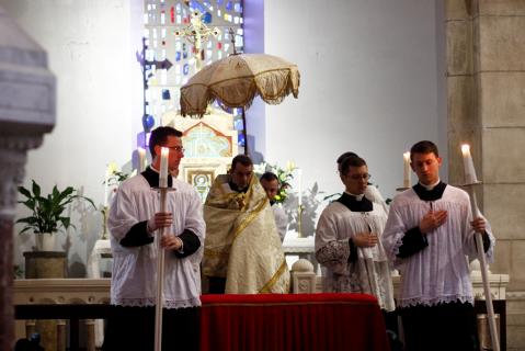 Arrivée du Saint-Sacrement