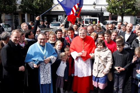Photo de famille avec les pèlerins biterrois