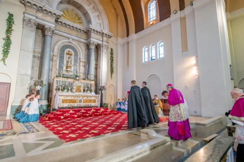 Entrée du pontife dans le sanctuaire