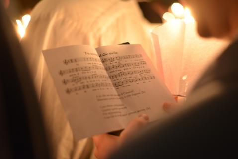 Un chant de Noël italien retentit dans l&rsquo;église