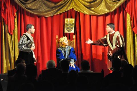 Le deuxième spectacle met en scène des morceaux choisis de la pièce <i>Henry V</i> écrite par William Shakespeare et traduite par Victor Hugo