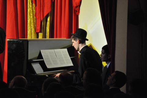 Ces deux chansons sont accompagnées au piano